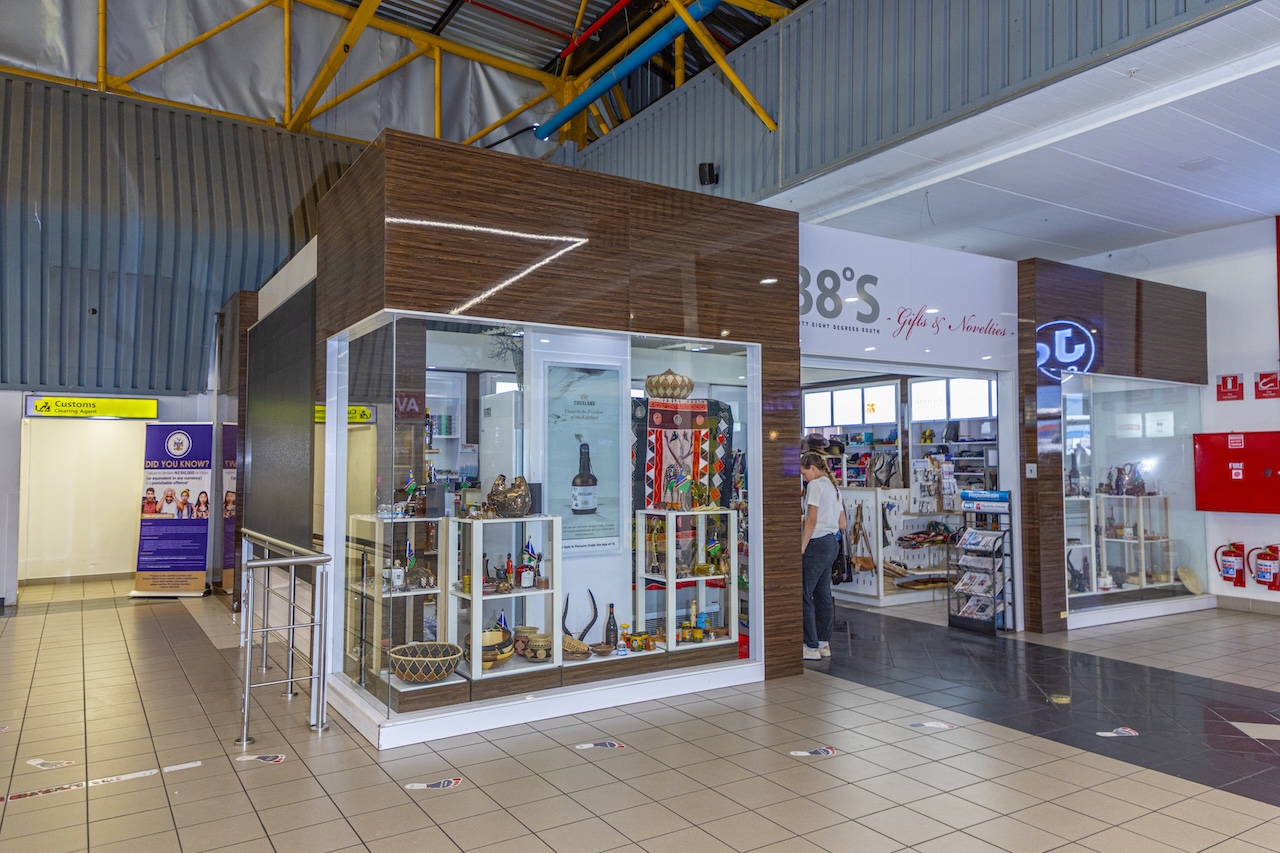 38 Degrees South shopfront at HKIA